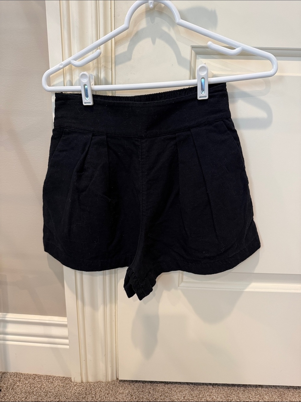 Abercrombie & Fitch Black High-Waist Pleated Shorts